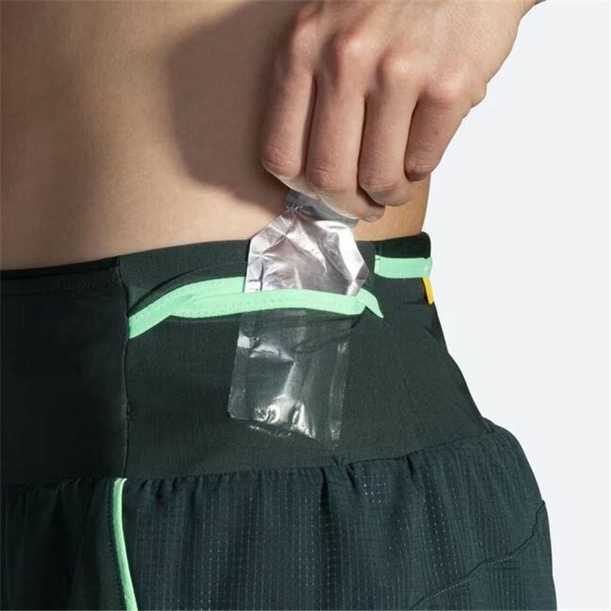 V3HE2A05634BD9FF24859A7A2B7E3D202DDR4515742P6