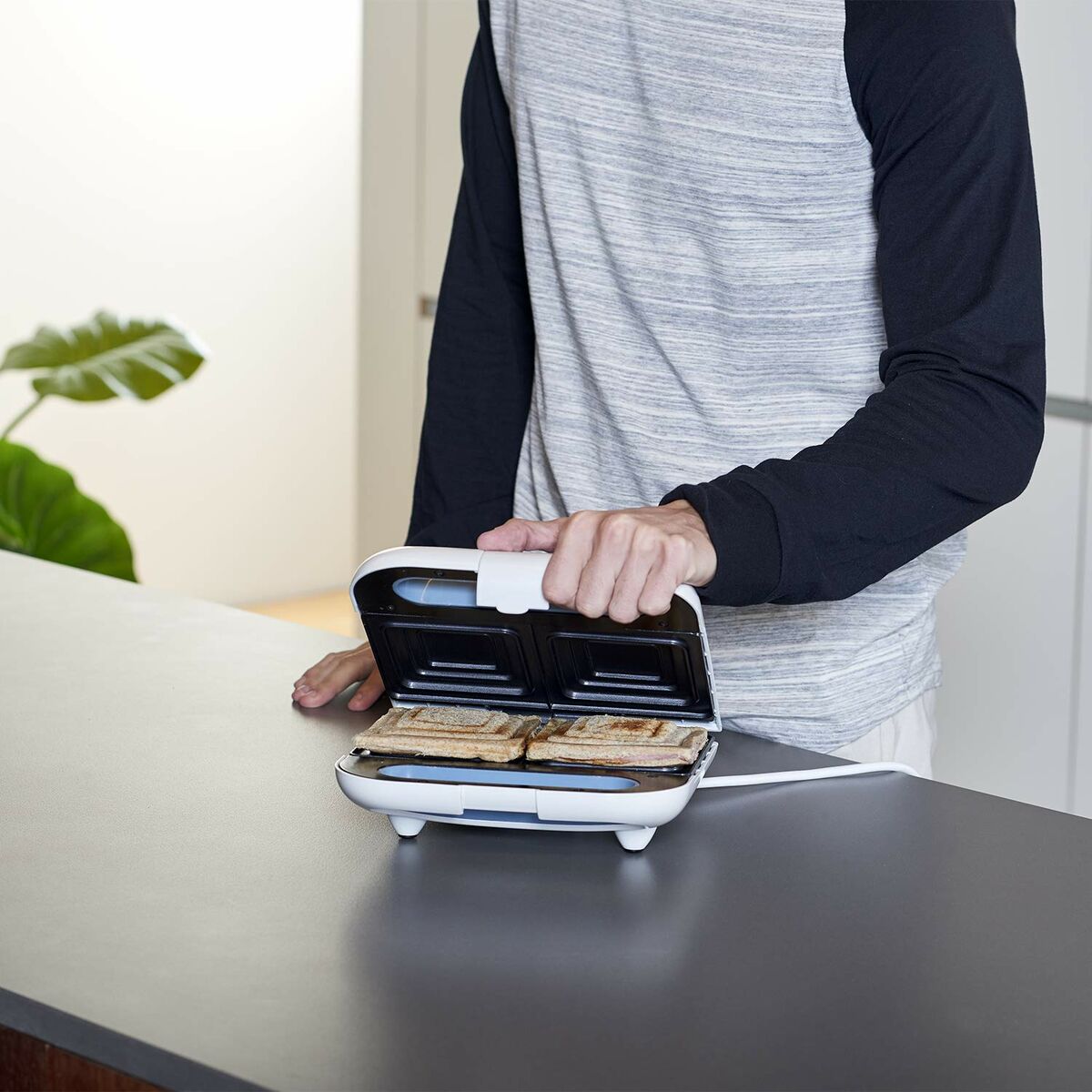 V4H9B279D35095F659B771081FBDA4100C8R6404353P5